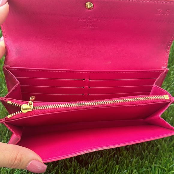 Louis Vuitton vintage patent leather, red zippy wallet. - Picture 8 of 13